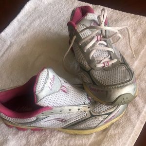 Women vintage sneaker good condition